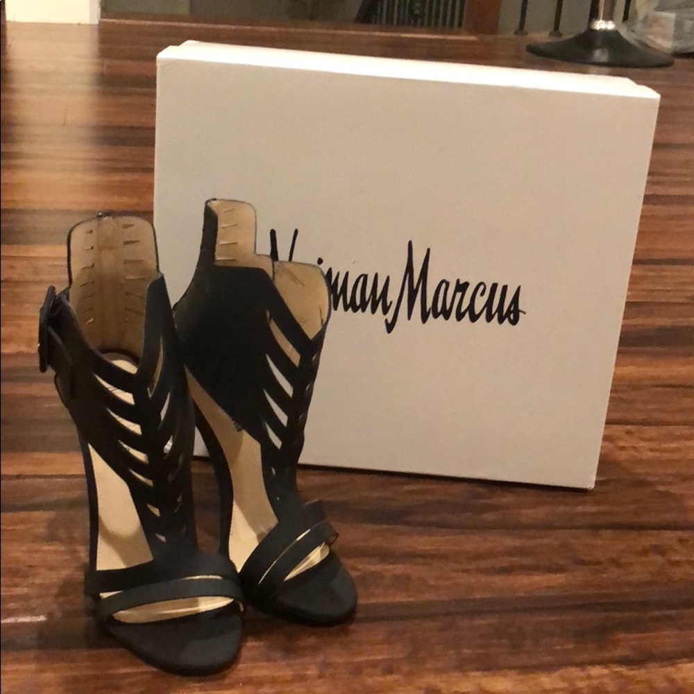 ❤️Neiman Marcus high heels size 5 1/2 ❤️